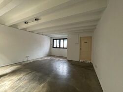 T-junction (D1), Office #566780131